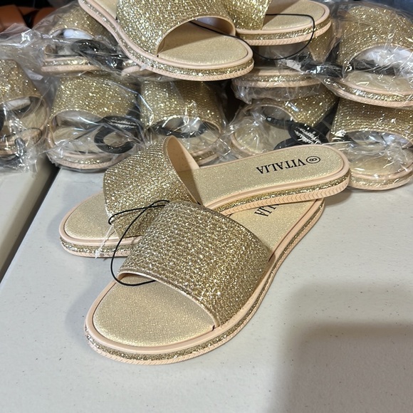 Glitter Slides Women’s Spa Sandals Gold W/Sparkle Trim
Multiple Sizes Available - Picture 4 of 8
